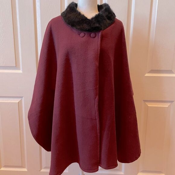 MAROON LIZ CLAIBORNE CAPE WITH BLACK FAUX FUR COLAR OS - Picture 1 of 7